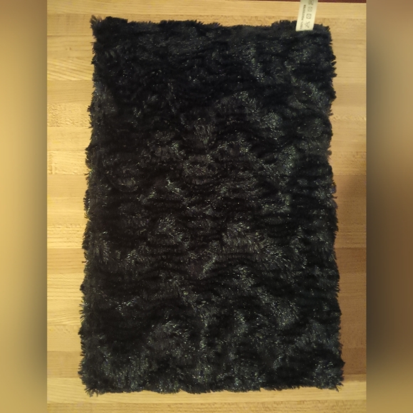 🍁Free With A Bundle Women's Black Soft Neck Warmer. - Picture 2 of 4